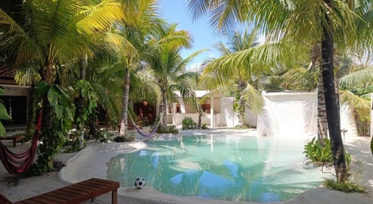 Wonderful serviced apartment with jacuzzi, patio & yard | Dogs allowed — photo 3