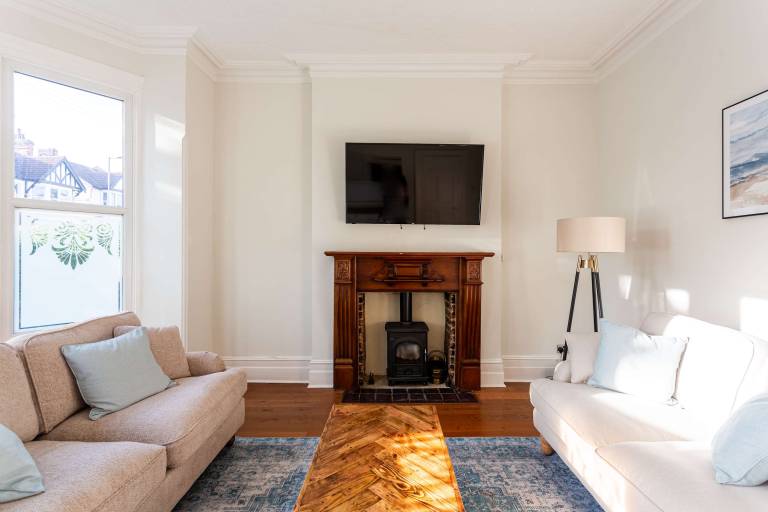 Fabulous 5 Bed House in Southend 5 Mins to Beach