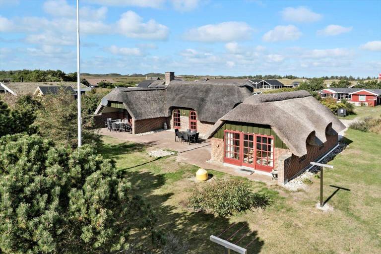 Vacation home with patio, jacuzzi & grill in Ringkobing