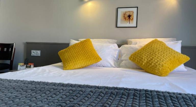 Logis Hotel Castel de Mirambel in Lourdes