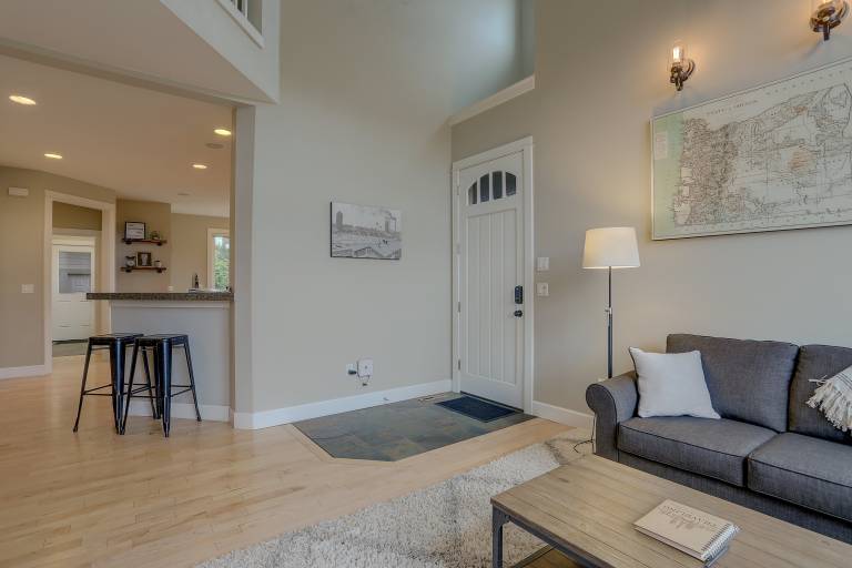 Vantage Point - Hot Tub, Updated, Outdoor Spaces, Steps to Old Mill and River — photo 4