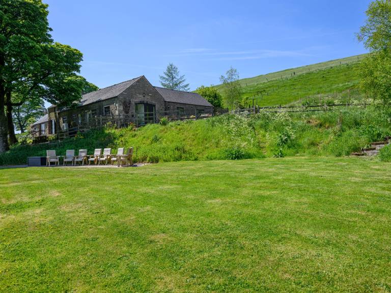 Cottage with barbecue & garden — photo 2
