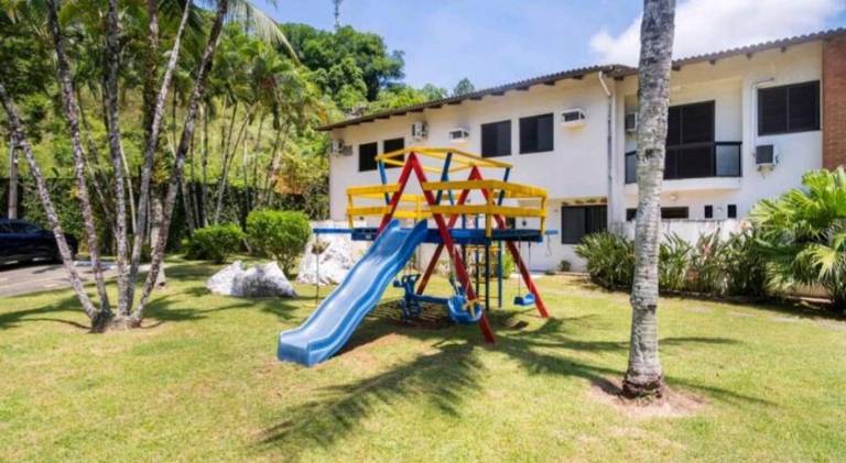 Vacation home with pool — photo 4