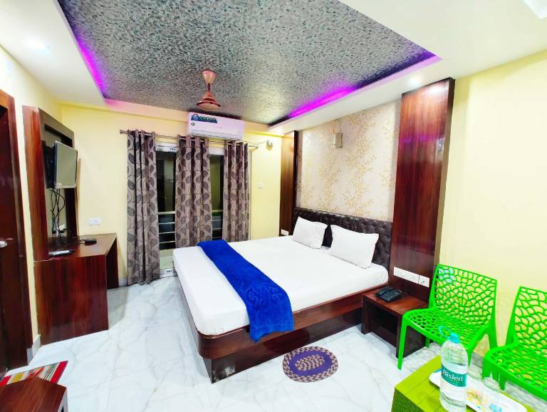 Goroomgo Arya Palace CT Road Near Sea Beach Puri in Puri