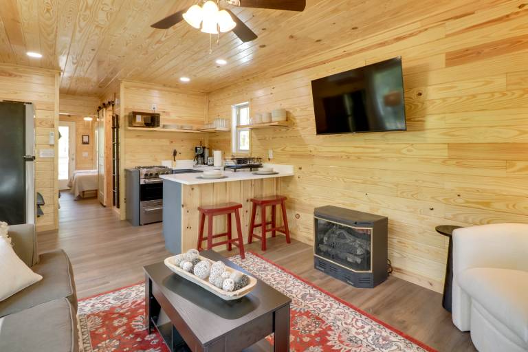 Fish & Hike: Cabin Hideaway w/ Deck in Alabama — photo 3