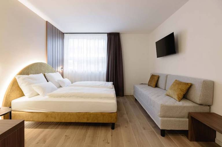 NAOMI Rooms
