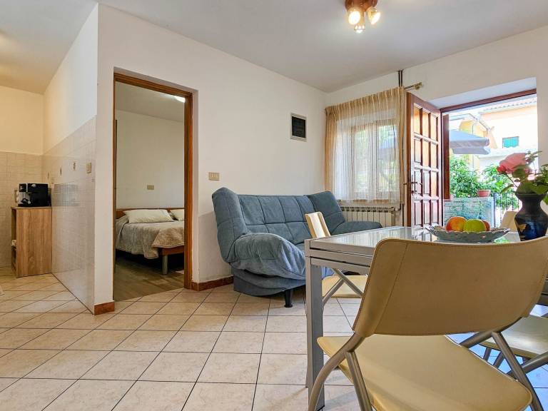 Apartment with patio & barbecue — photo 5