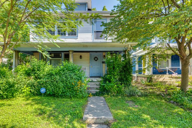 3 Mi to Dtwn Indy 20th Century Apt w Fenced Yard