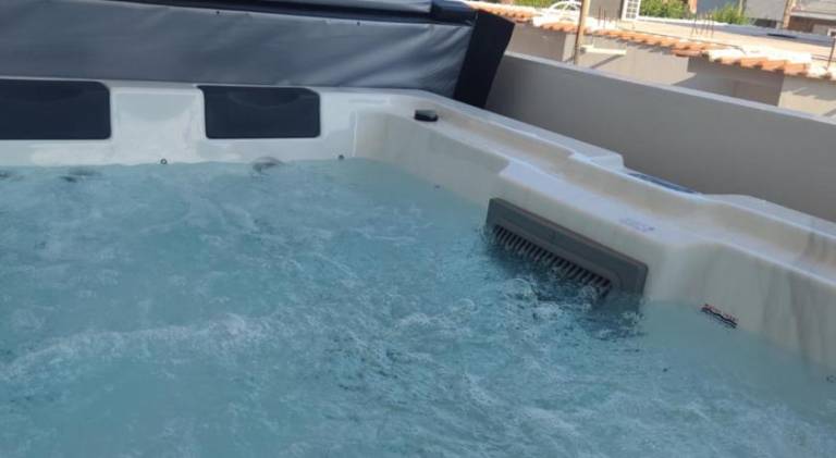 Wonderful rental apartment with jacuzzi, yard & patio | Pets allowed — photo 5