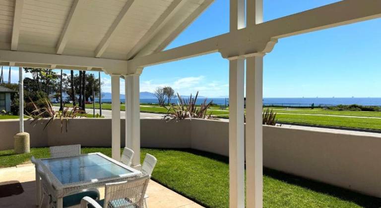 House | Beach nearby | Pets are welcome in Santa Barbara, CA