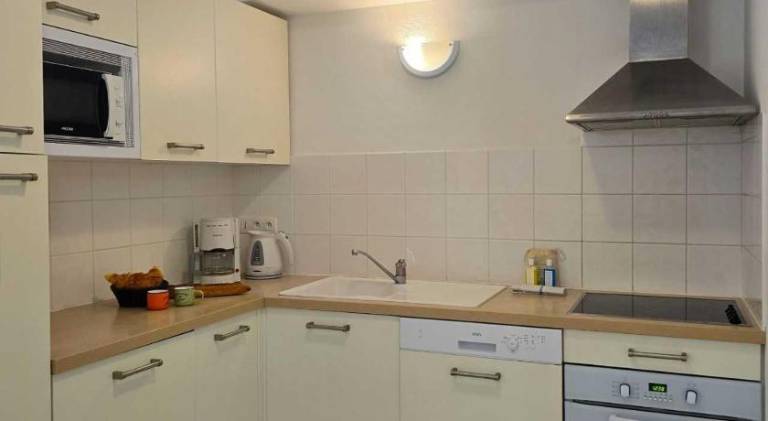 Serviced apartment with patio — photo 5