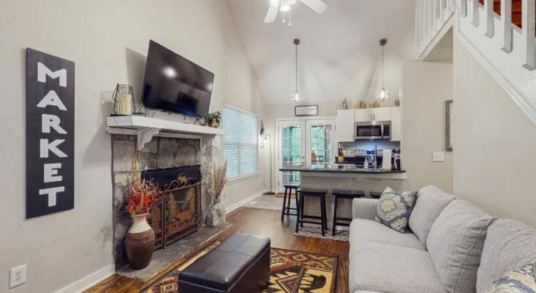 Vacation home with jacuzzi — photo 2