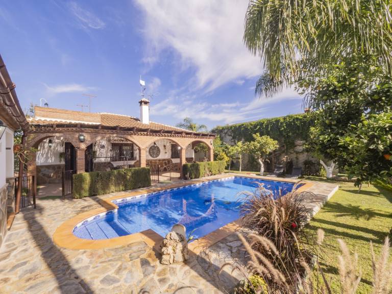 Cottage with terrace, private pool & grill — photo 4