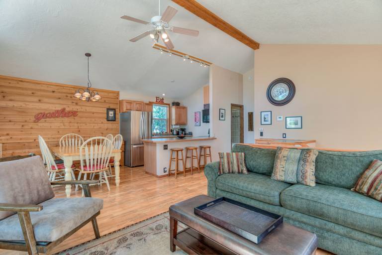 Fully equipped vacation home with hot tub, barbeque & fast internet | Pets are welcome — photo 4