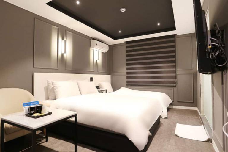 Louis Hotel