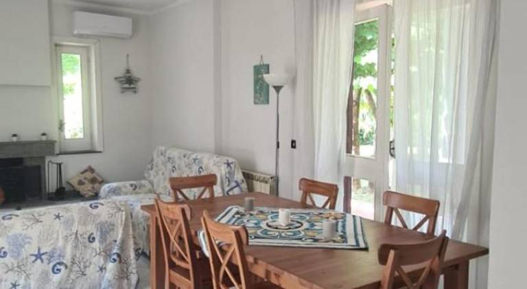 Rental apartment with patio — photo 4