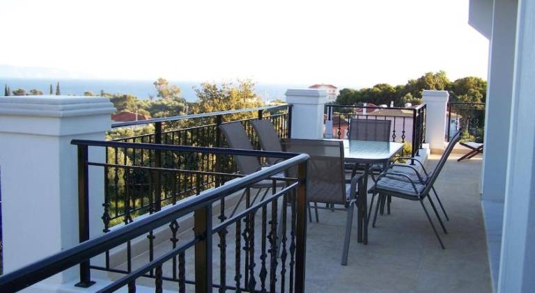 Pleasant apartment with patio & yard | Pet-friendly — photo 4