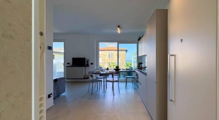 Apartment with patio — photo 3