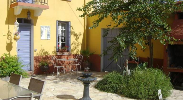 Bed and breakfast  Latour-de-France
