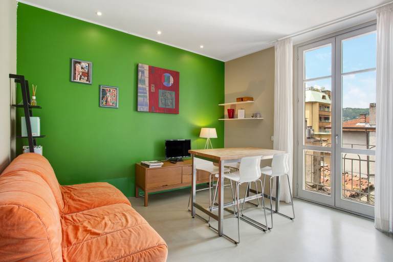 Fully equipped rental apartment with fast internet | Next to Como Cathedral | Mountain view | Pets are welcome — photo 4