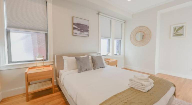 Simple 2 Bed 2 bath Close to Fenway — photo 5