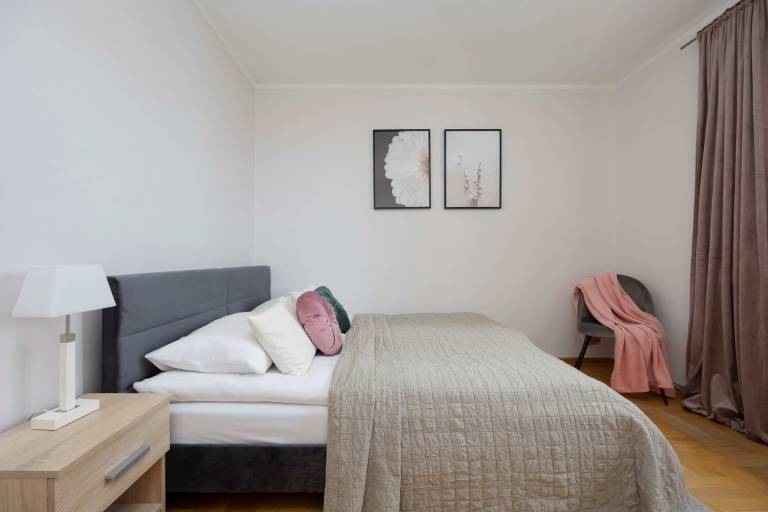 Apartment with fast internet | Next to Próżna Street — photo 3