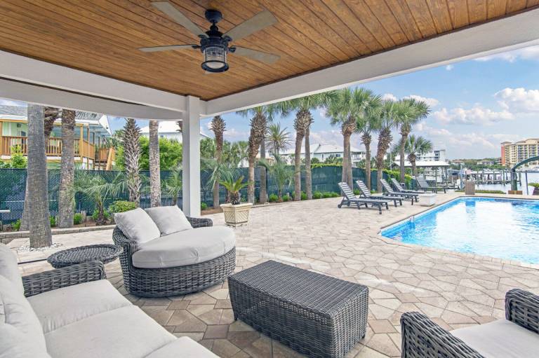 Vacation home with yard & barbecue | Garden view | Beach nearby | Dogs allowed — photo 3