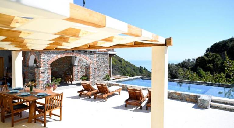 Villa with pool — photo 4