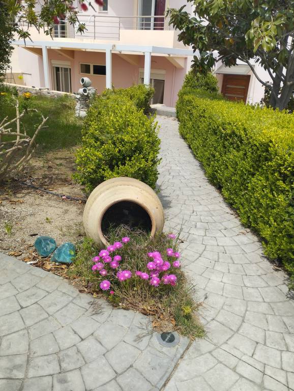 House with yard, terrace & grill | Mountain view | Suitable for remote work — photo 2
