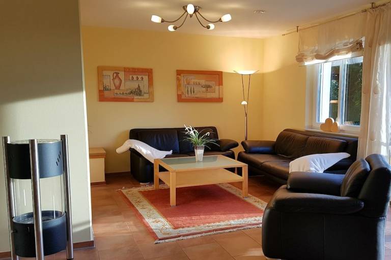 Vacation home with grill, yard & terrace — photo 4