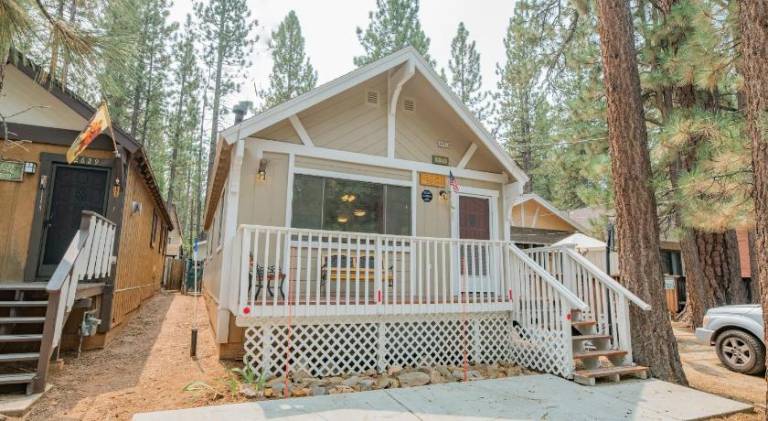 Moonridge Mountain - Great Cabin with all the amenities and great location! Hot tub! in Big Bear Lake, CA