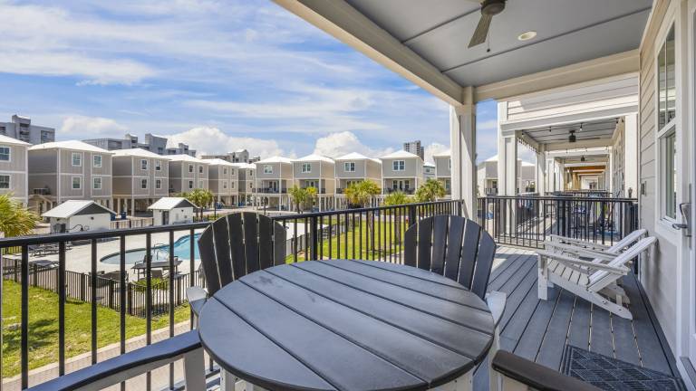 Vacation home with grill & pool — photo 2