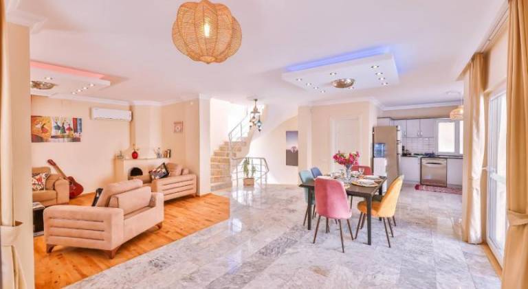 Nice villa with yard, jacuzzi & private pool | Suitable for remote work | Pet-friendly — photo 2