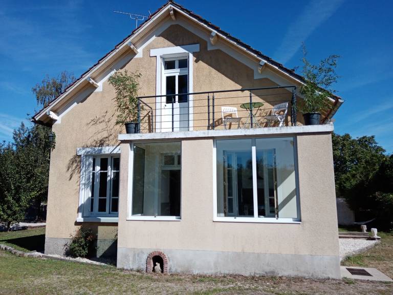 Cottage with yard & BBQ | Pet-friendly in Montargis