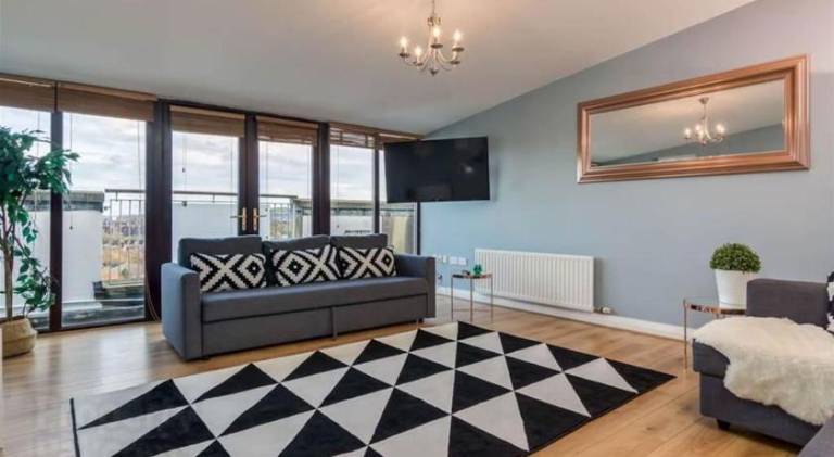 City Hall Penthouse Duplex - Incredible Views & Sleeps 8 & Balcony & Very Modern and spacious in Belfast