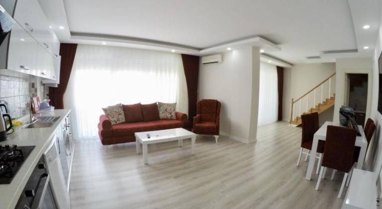 Apartment with yard & pool — photo 4