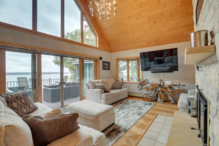 House Pelican Lake