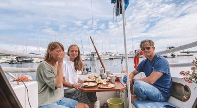 Boat with 2 rooms for 4 persons — photo 4