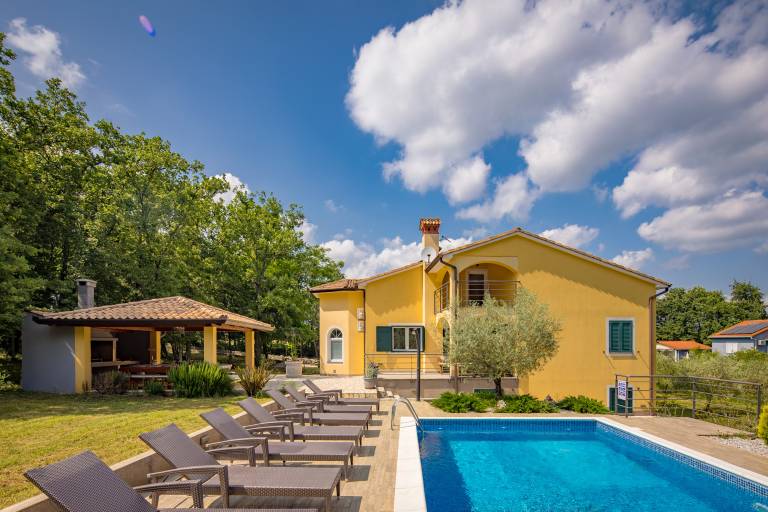 Villa with yard, terrace & private pool in Labin