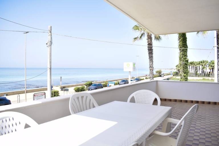 Villa 'Residence L'ebbrezza Del Mare' with Sea View, Wi-Fi and Air Conditioning in Patu