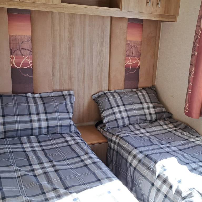 Caravan - Sleeps 6 - Sea Views - Dog Friendly — photo 3