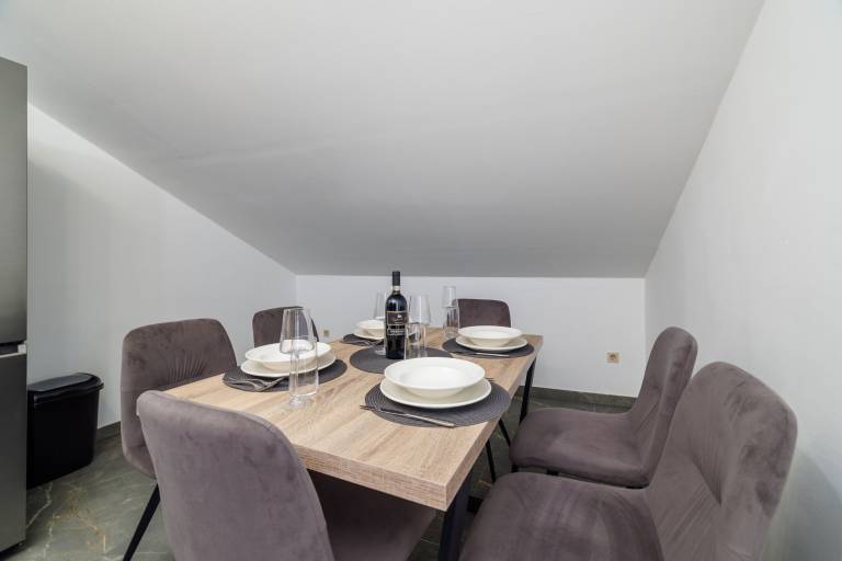 Holiday apartment with BBQ, pool & patio | Sea view — photo 4