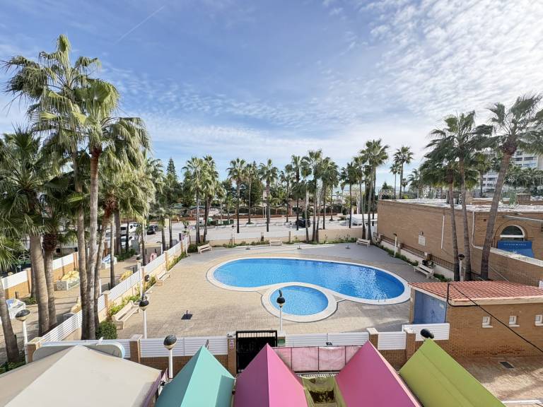 Children-friendly holiday apartment with garden, terrace & pool | Sea view | Beach nearby | Pets are welcome in Oropesa del Mar