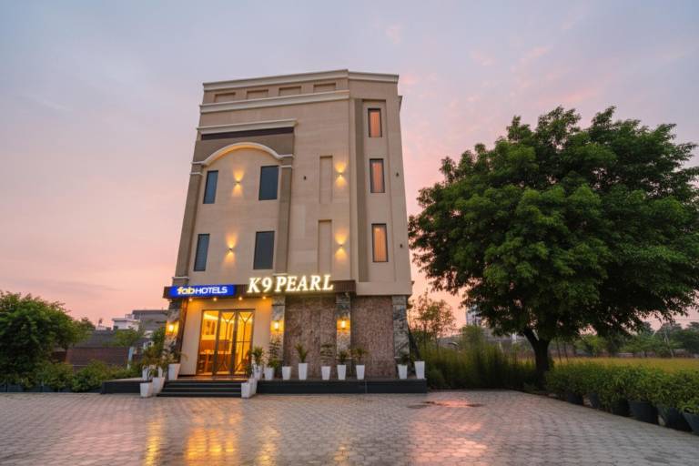 FabHotel K9 Pearl