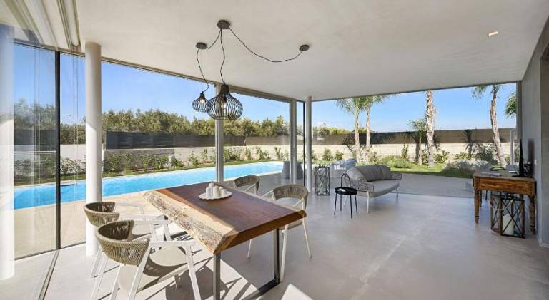 Villa with garden, jacuzzi & private pool in Ragusa