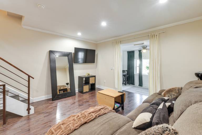 Pet Friendly! 3-Story Home Near Lincoln Financial — photo 4