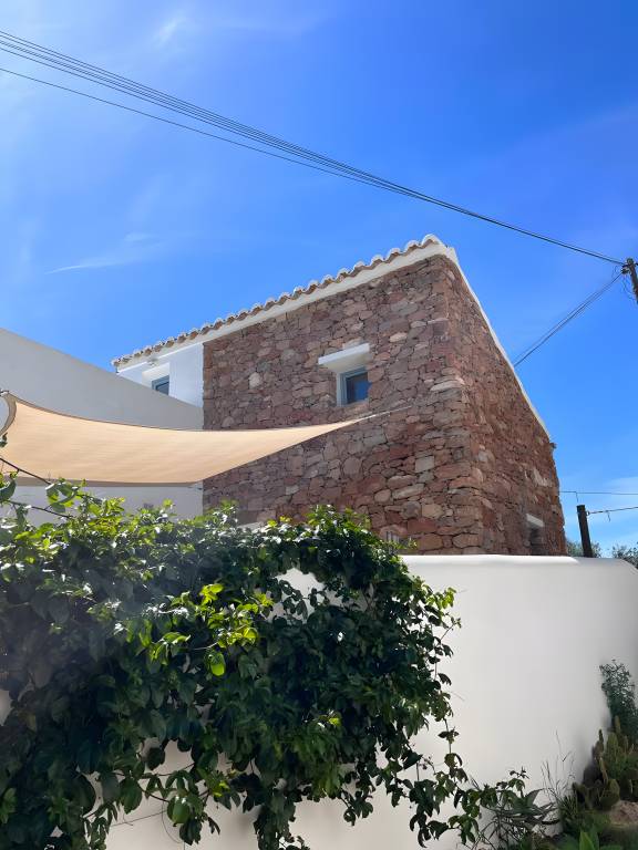 Holiday Home 'Casa Osga' with Mountain View, Shared Pool, Terrace & Wi-Fi in Olhao