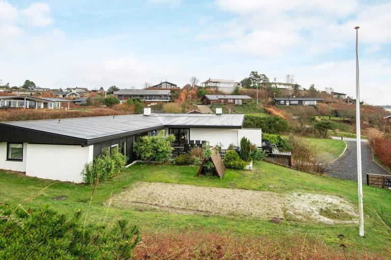 House with 4 rooms for 10 persons in Ebeltoft