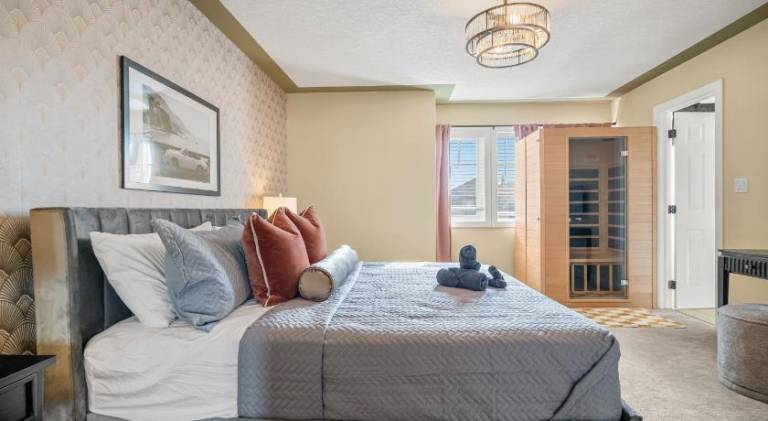 Beautiful vacation home with sauna | Pets allowed in Edmonton, AB