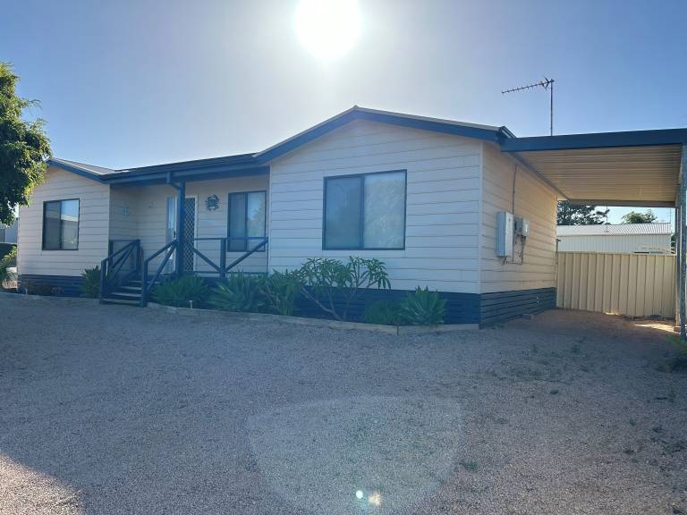 House  Moonta Bay
